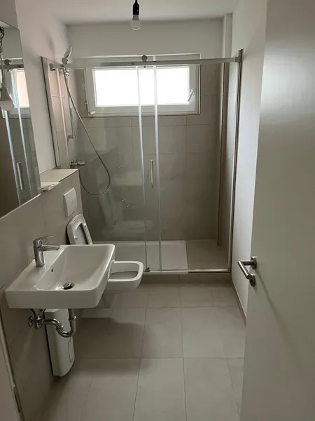 Erstbezug nach Sanierung – Moderne 3-Zimmer-Wohnung mit Balkon und Tiefgaragenstellplatz — photo 1